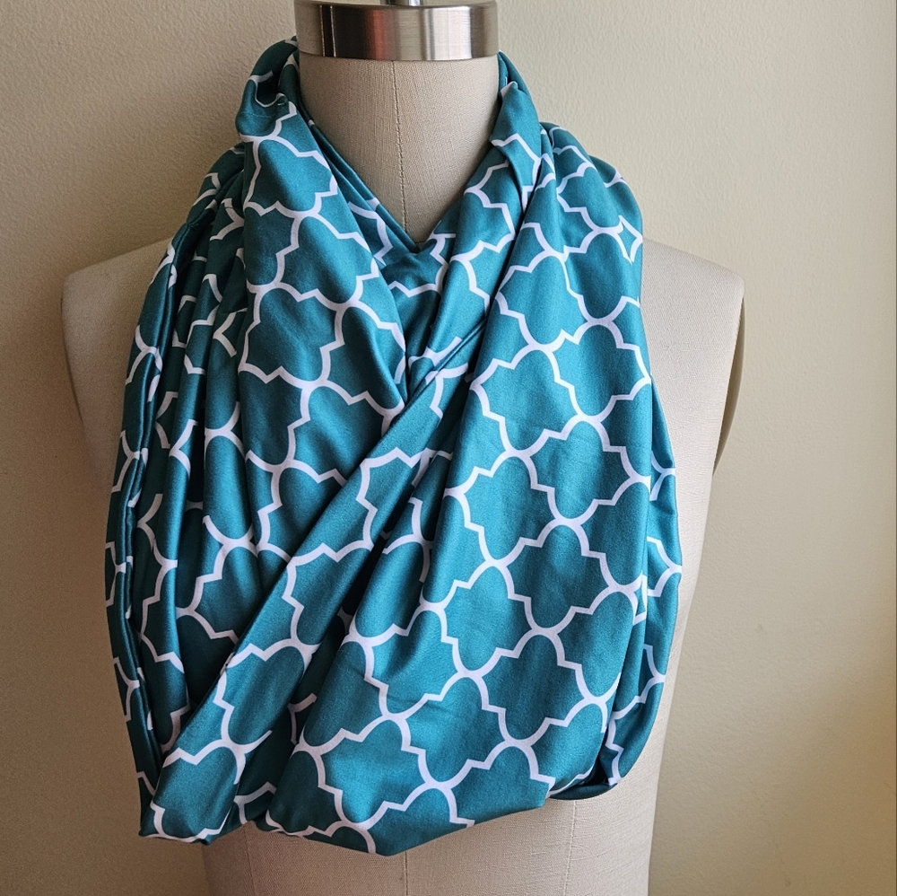 Travel Scarf with zippered pocket